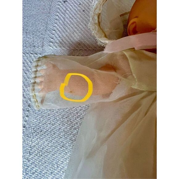 HAUNTED Vtg 1960s Uneeda Purty Doll Christening Gown Creepy Haunted House Prop - Picture 9 of 13